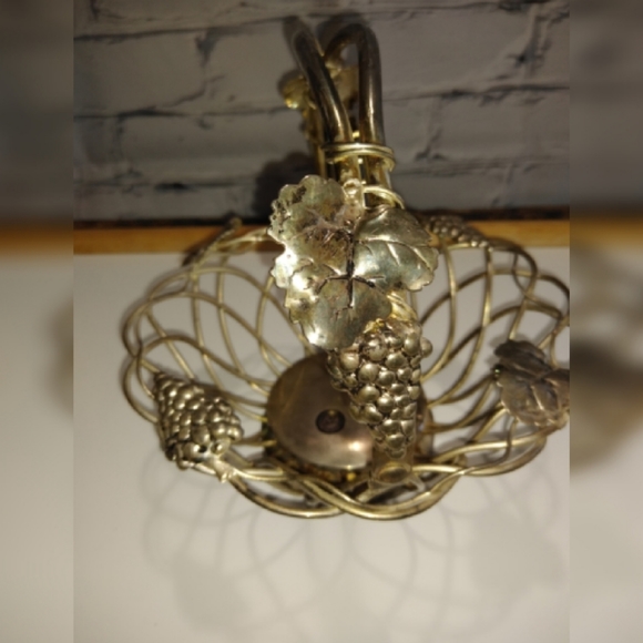 Godinger vintage silverplate grape wire basket. - Picture 2 of 8